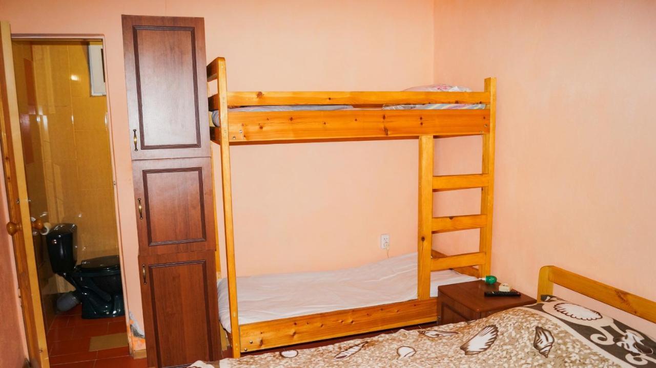 Гостевой Дом Ирина Hotel Сухуми Екстериор снимка