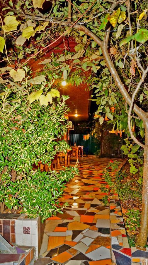 Гостевой Дом Ирина Hotel Сухуми Екстериор снимка