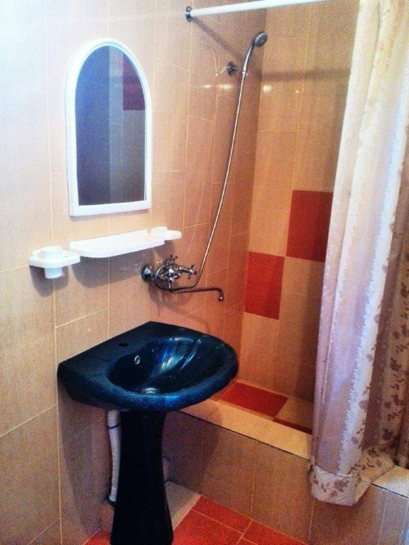 Гостевой Дом Ирина Hotel Сухуми Екстериор снимка