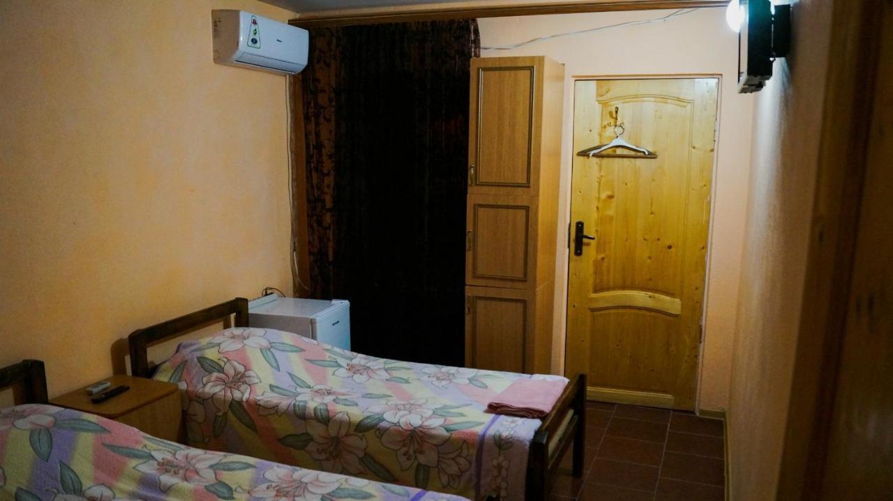 Гостевой Дом Ирина Hotel Сухуми Екстериор снимка
